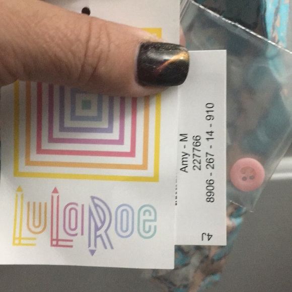 💕BEAUTIFUL BNWT LULAROE MEDIUM AMY💕 - Picture 2 of 7